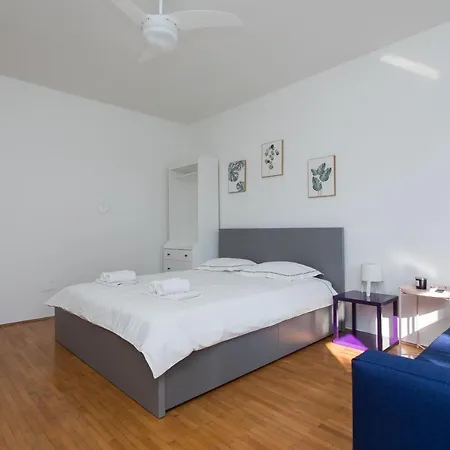 Beus Downtown Apartament *